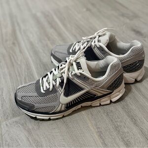 Nike vomero 5 women’s shoes